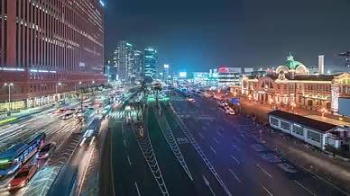 4K延时拍摄首尔城市夜间灯光火车站交通视频的预览图